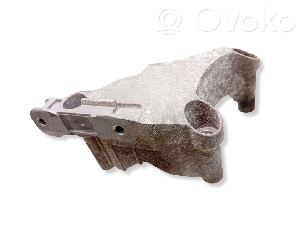 Opel Astra K Engine mounting bracket 