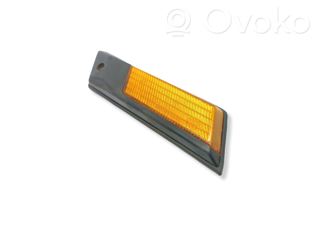 Front fender indicator light   1367803