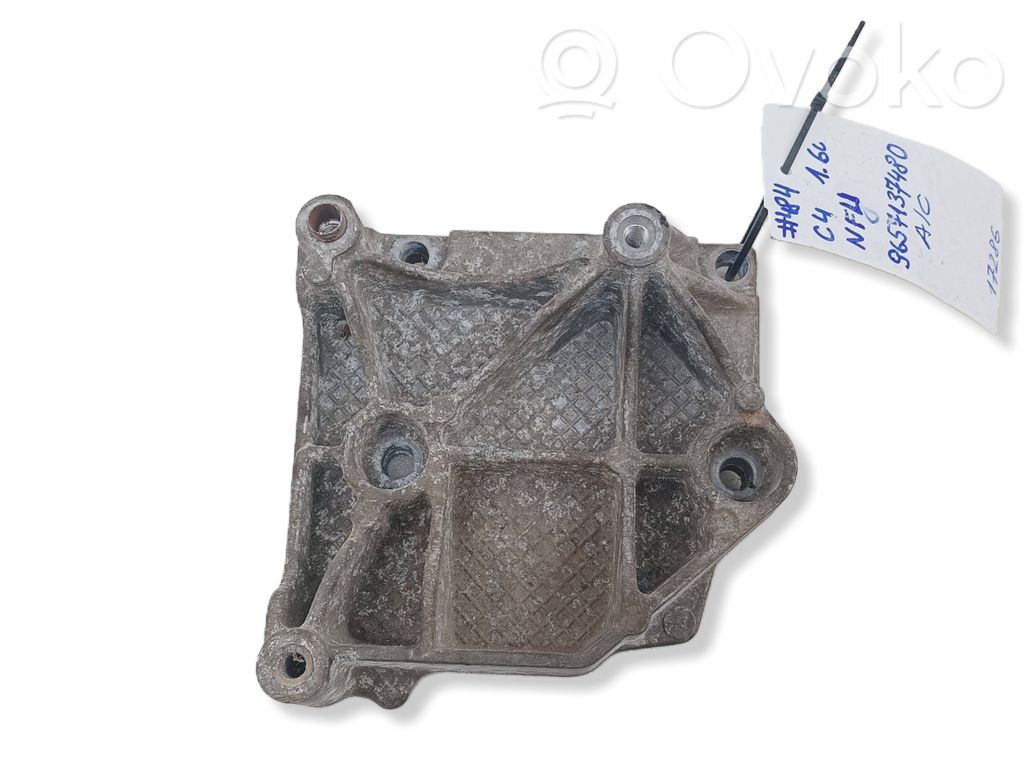 Citroen C4 I Soporte de montaje del compresor de A/C 