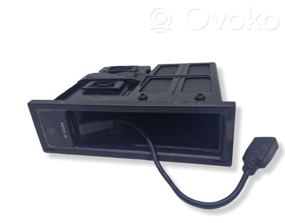 Volkswagen Touran I Panel radia 
