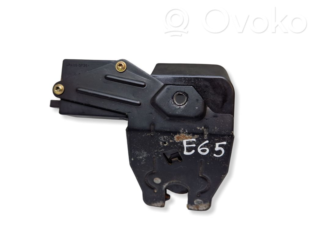 BMW 7 E65 E66 Aizmugurējā pārsega slēdzene 