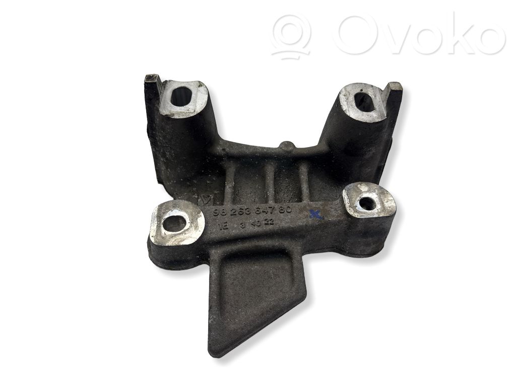 Opel Mokka B Engine mounting bracket 