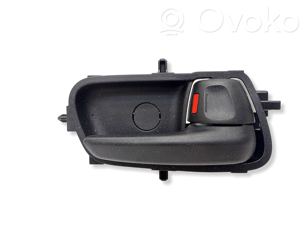 Toyota Yaris XP210 Manecilla interna puerta delantera 