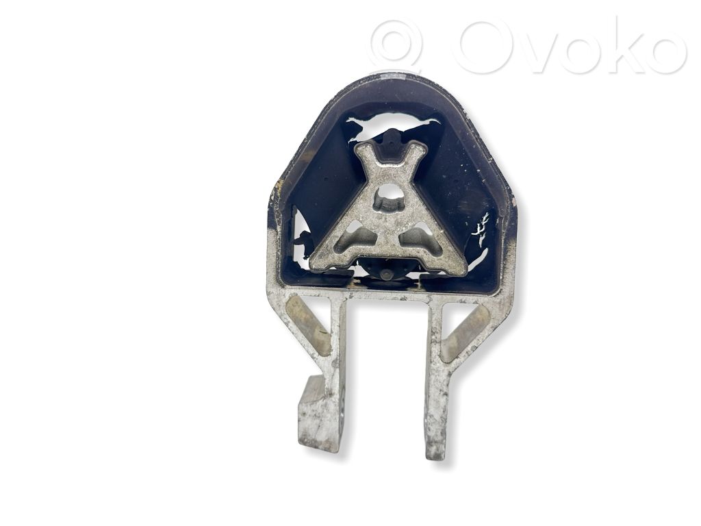 Volvo XC40 Engine mount bracket 