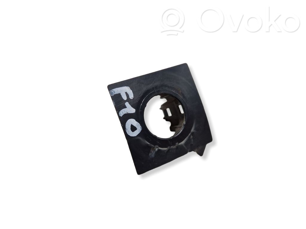 BMW 5 F10 F11 Supporto anteriore per il sensore di parcheggio (PDC) 