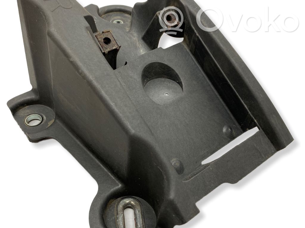 Distronic sensor bracket   DB2R67Z41,K6805