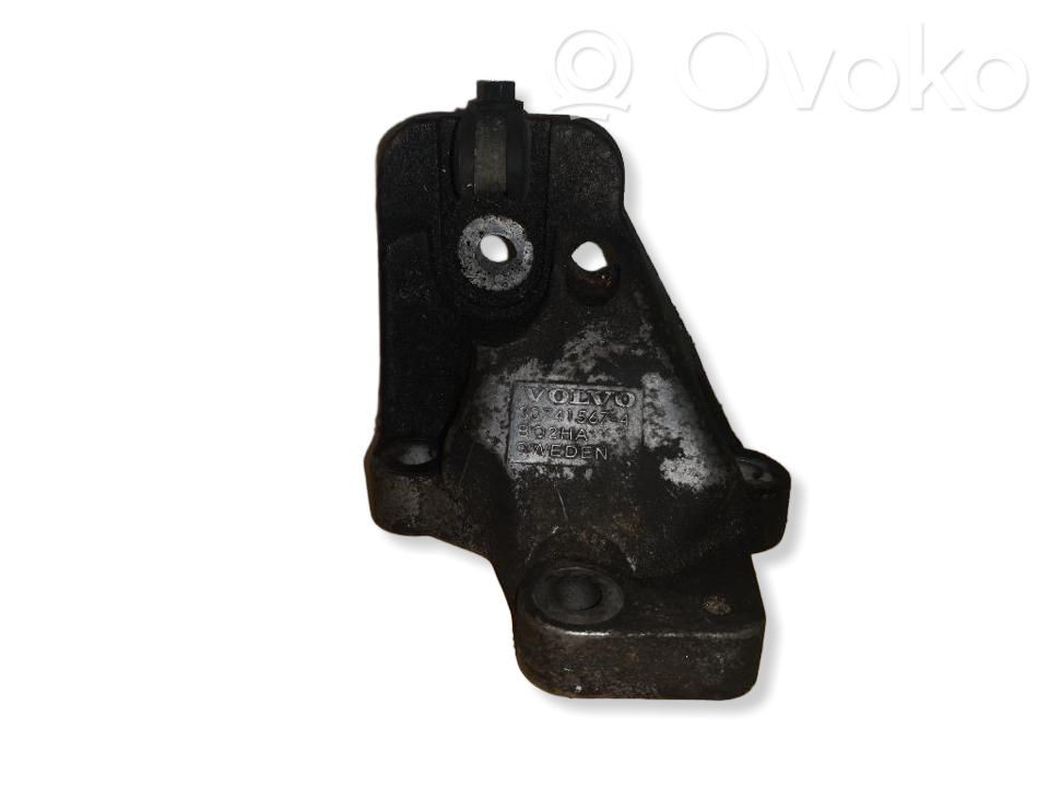 Volvo XC90 Engine mount bracket 