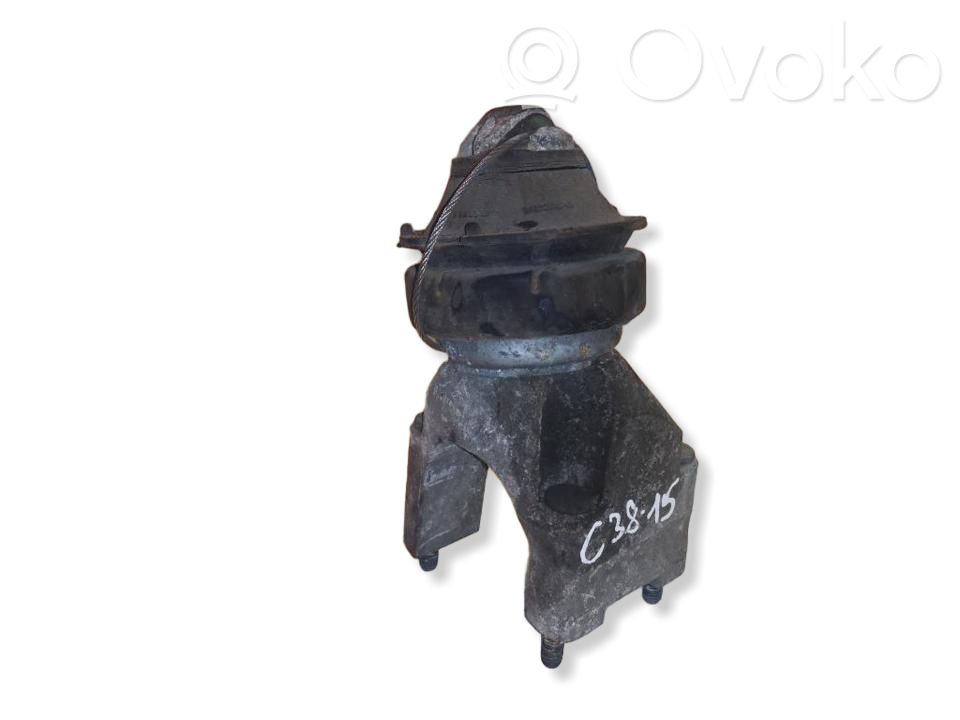 Volvo XC90 Engine mount bracket 