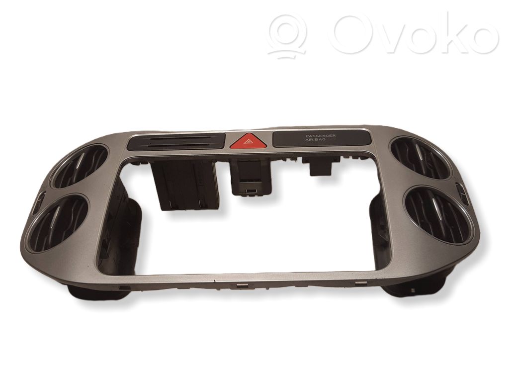 Volkswagen Golf Plus Rejilla de ventilación central del panel 