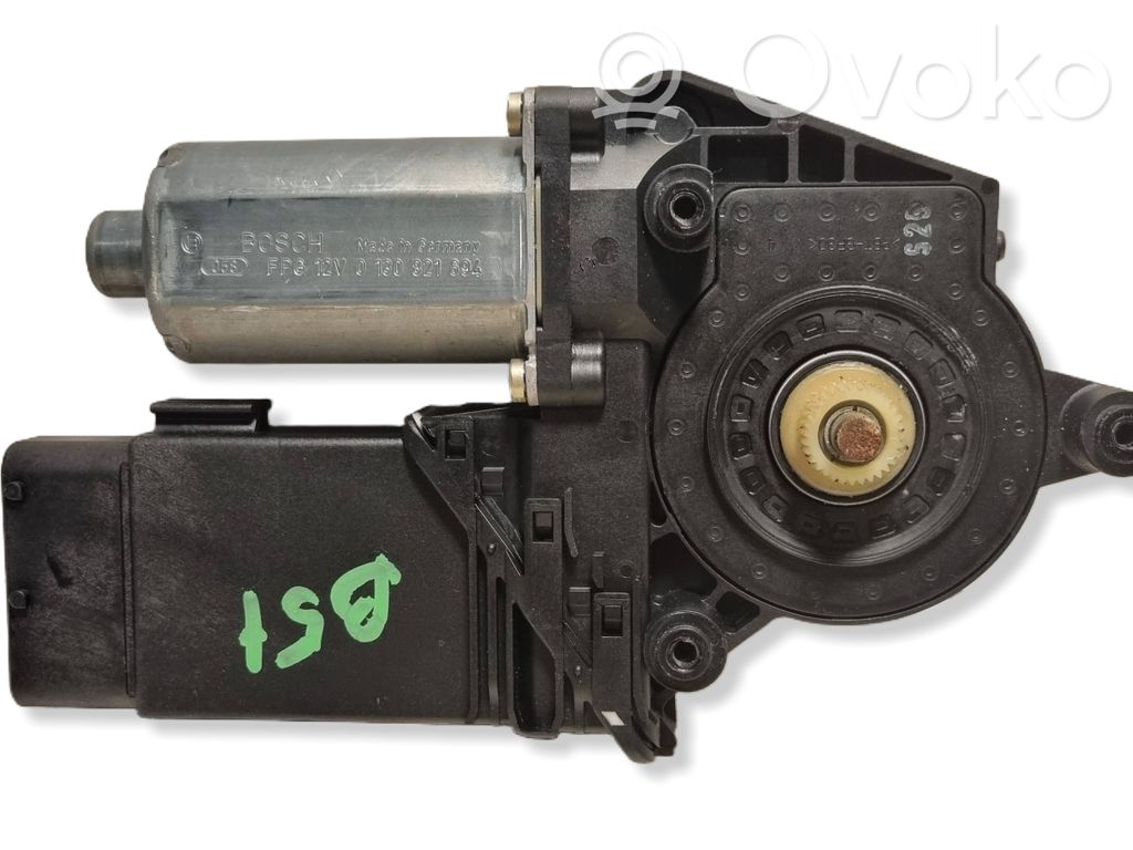 Volkswagen PASSAT B5.5 Front door window regulator motor 