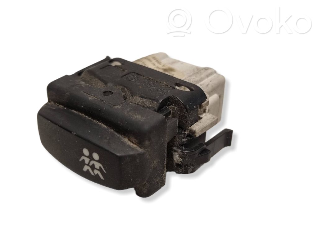 Central locking switch button   8200015086,A10649
