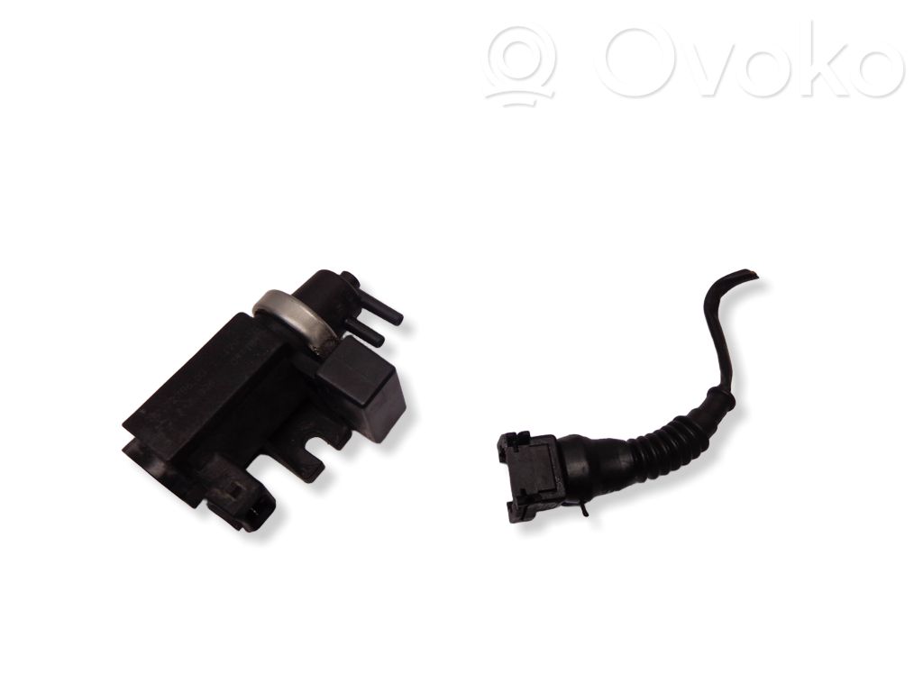 Vacuum valve   7227960