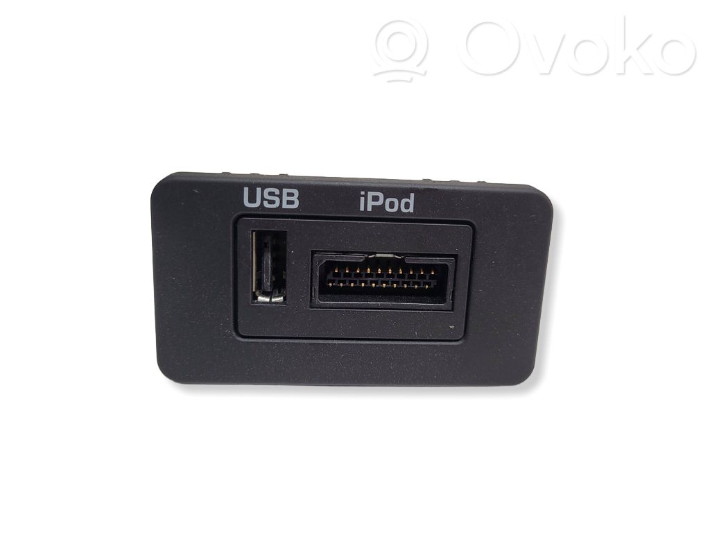 Land Rover Discovery 4 - LR4 iPod connector socket 
