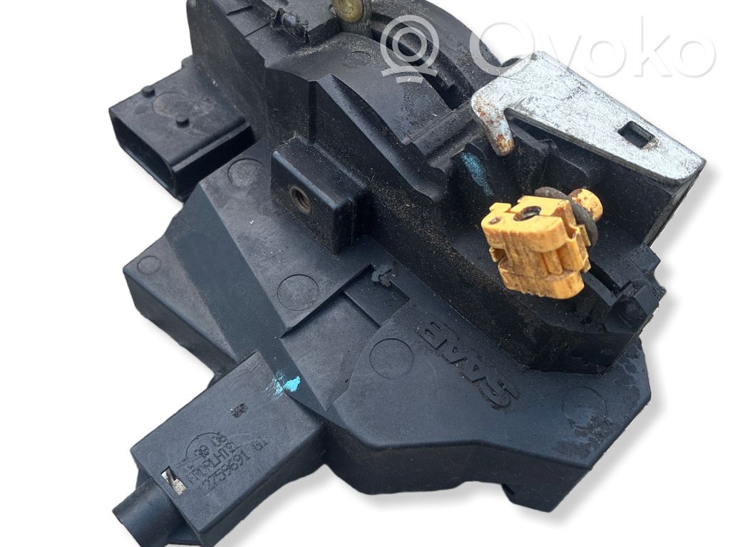 Priekšpusē slēdzene   12759691