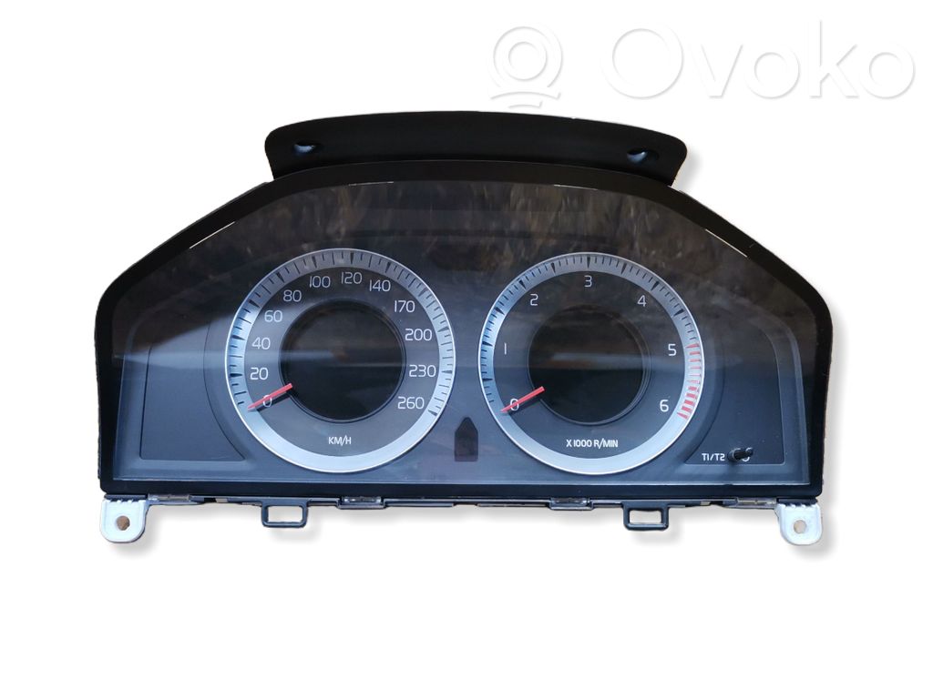 Volvo XC70 Speedometer (instrument cluster) 