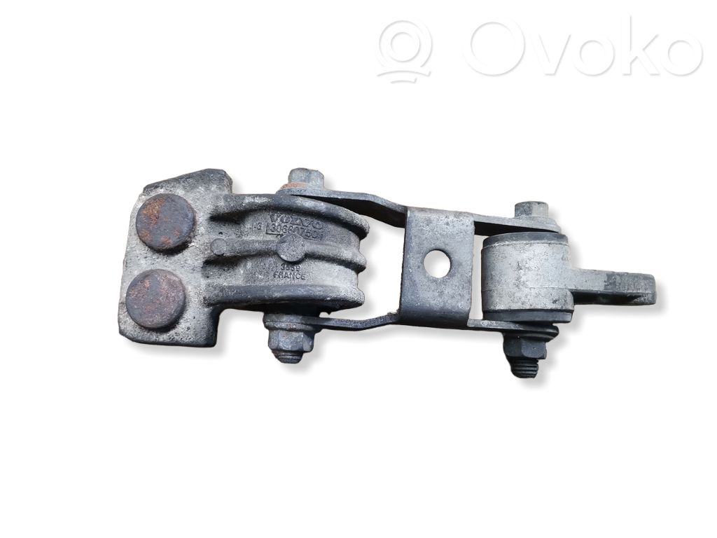 Volvo V70 Engine mount bracket 