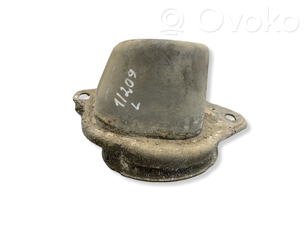 Volvo V70 Front shock absorber mounting bracket 