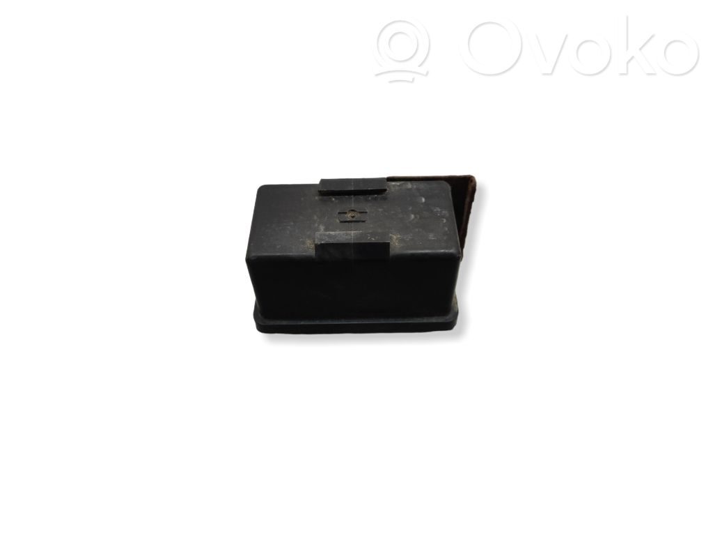 Subaru Legacy Window wiper relay 
