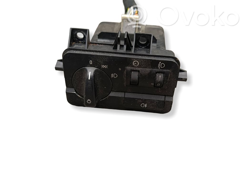Light switch   8383225,086480050