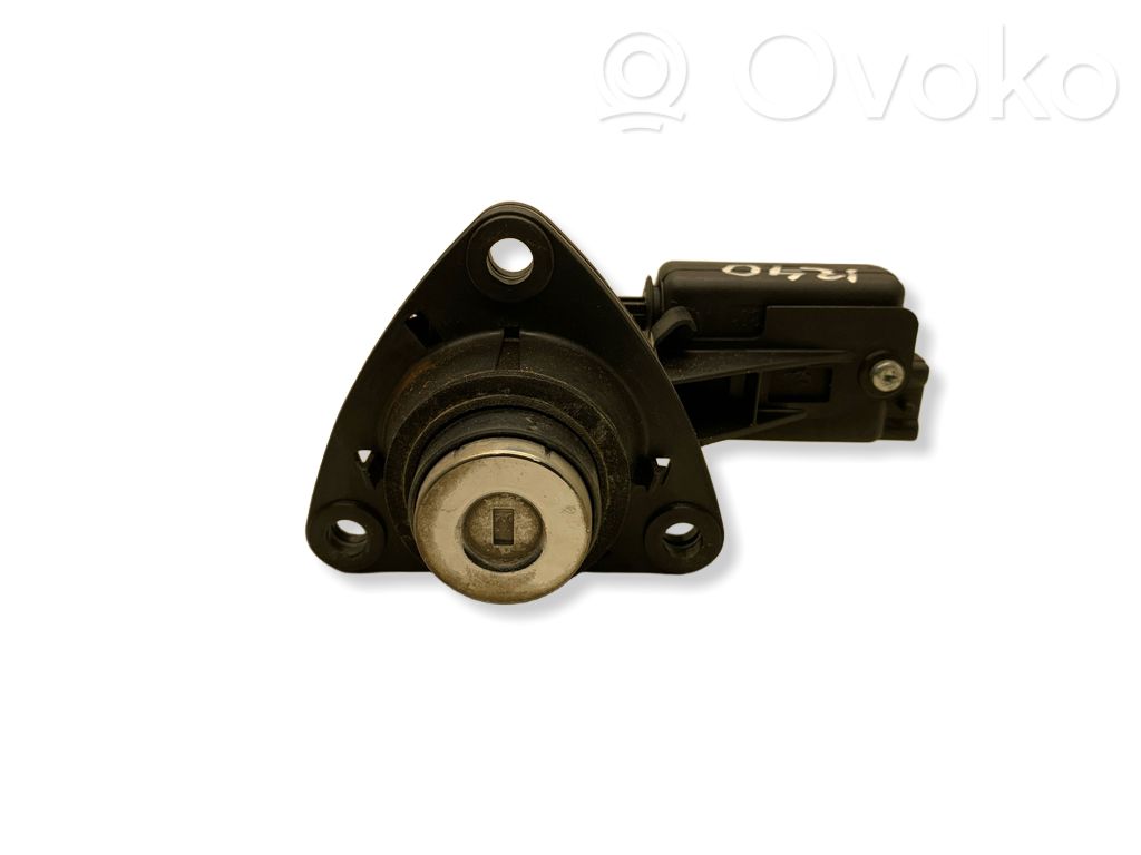 Tailgate exterior lock