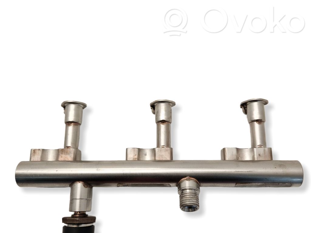 Ford Focus Fuel main line pipe 