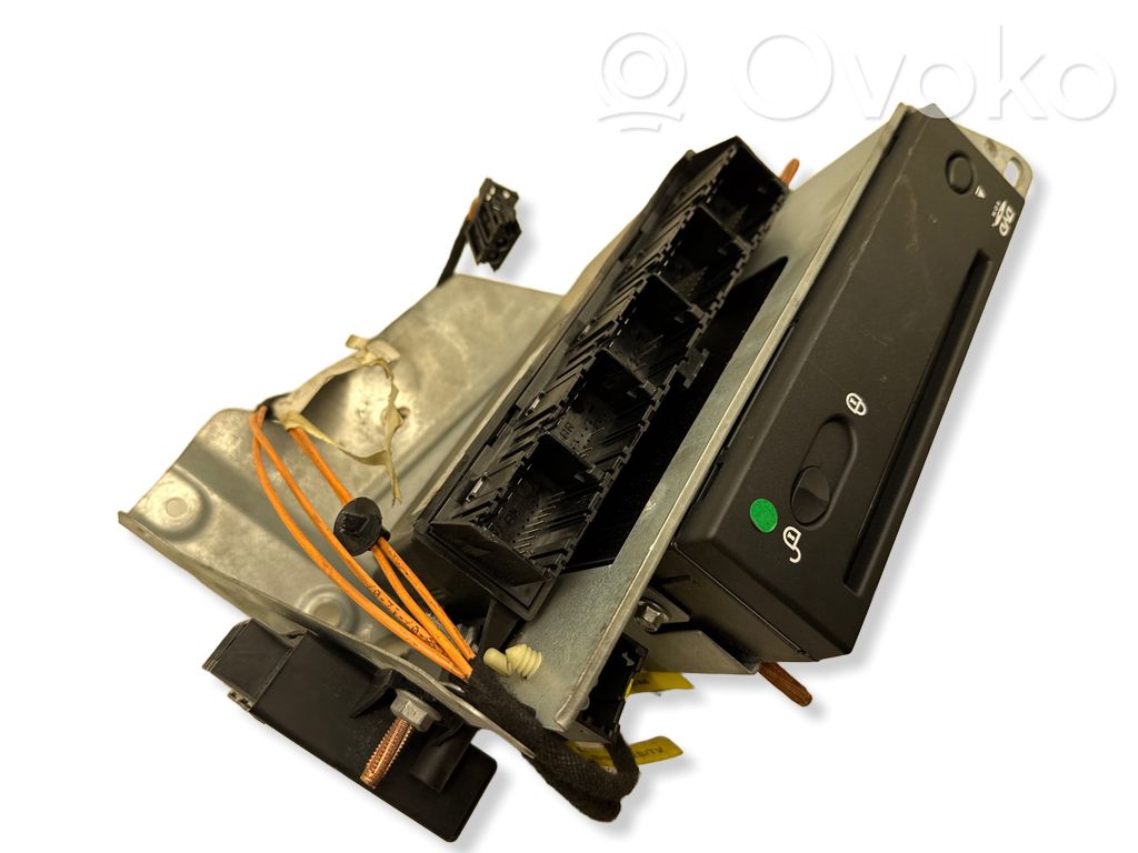 GPS navigation control unit/module   8W8310E887CD