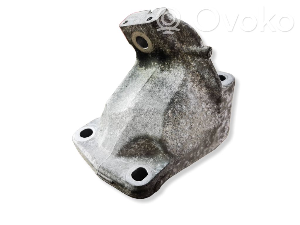 Dodge Durango Engine mounting bracket 