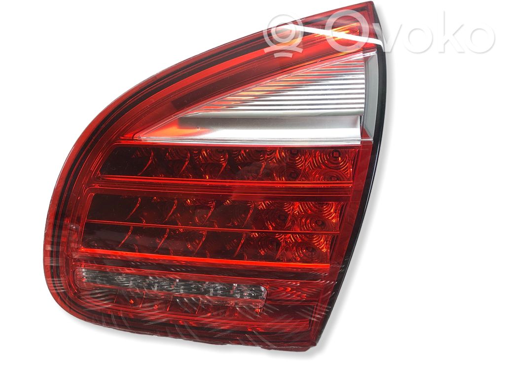 Porsche Cayenne (92A) Takaluukun takavalot 