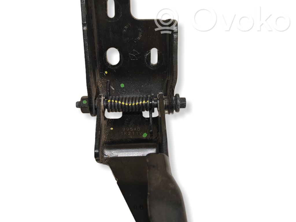 Sliding door middle roller runner   995AD,1K211V,68185995AD,68185995AA,68185995AB,68185995AC