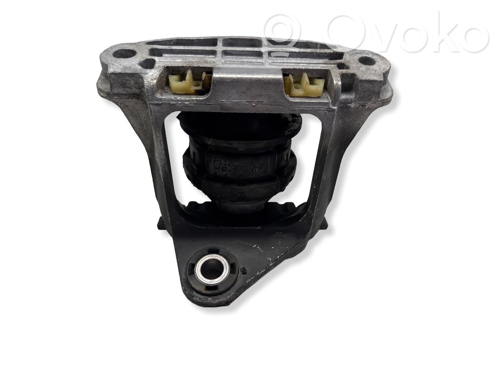 Volvo XC90 Engine mounting bracket 