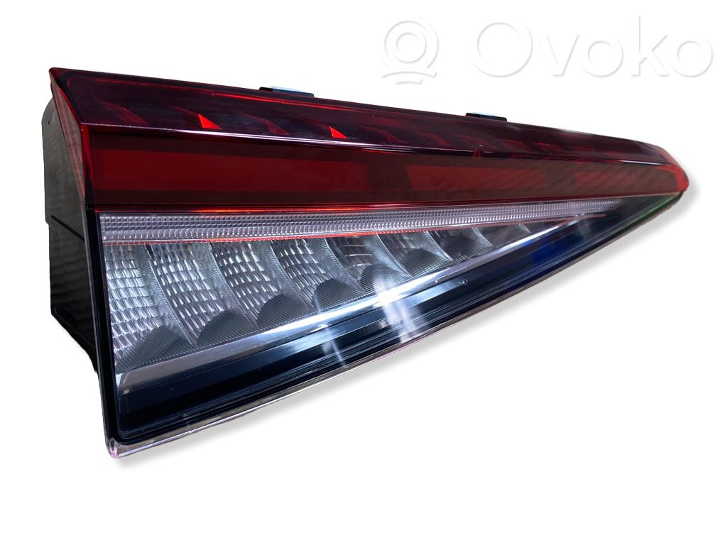 Skoda Enyaq iV Lampy tylnej klapy bagażnika 