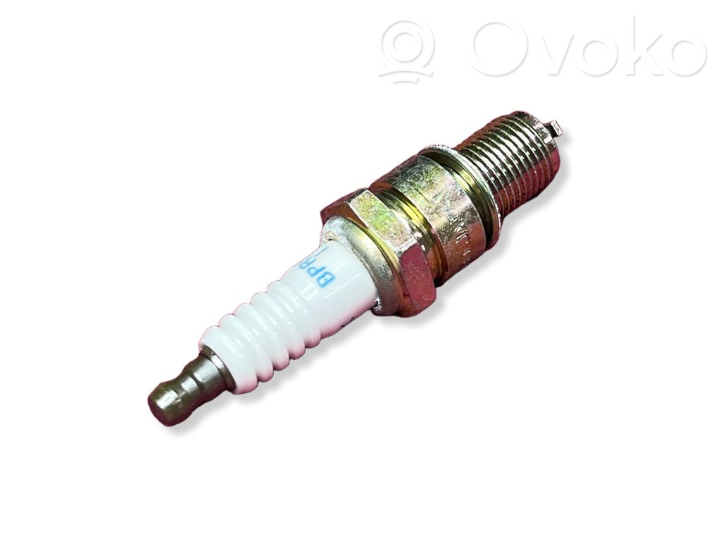 Nissan Sentra B16 Spark plug 