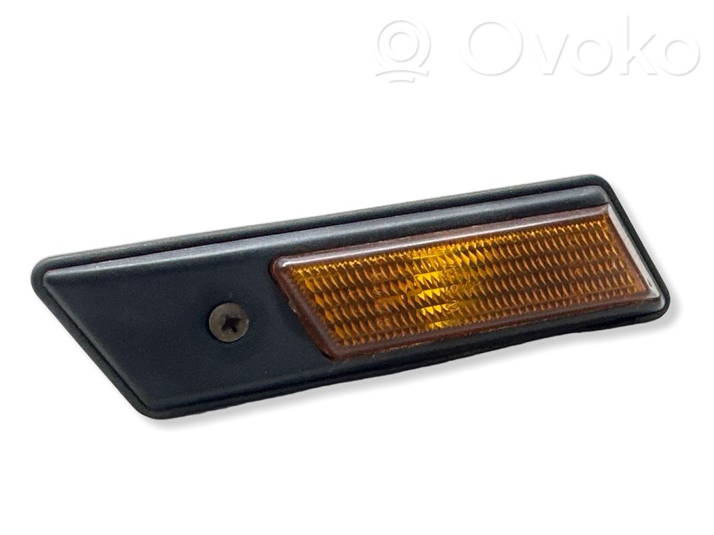 Front fender indicator light   13780139