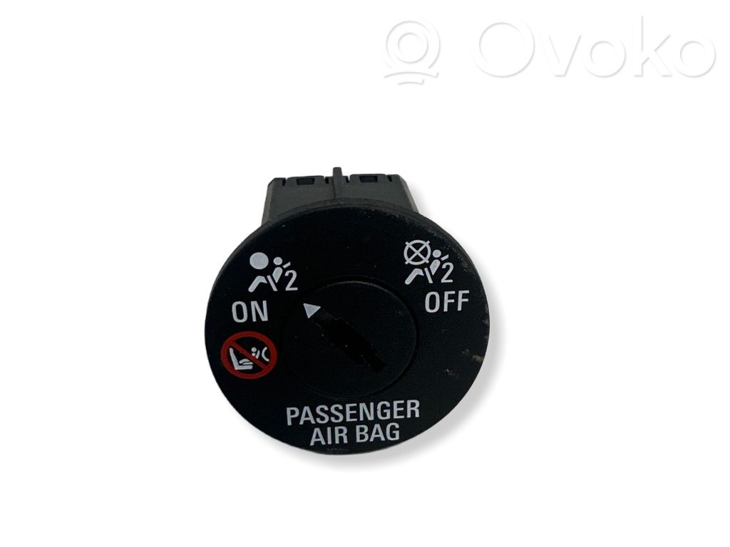 Opel Insignia B Passenger airbag on/off switch 