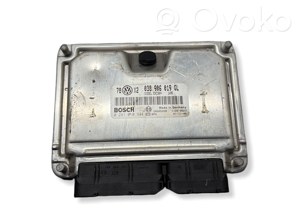 Volkswagen PASSAT B5.5 Engine control unit/module 