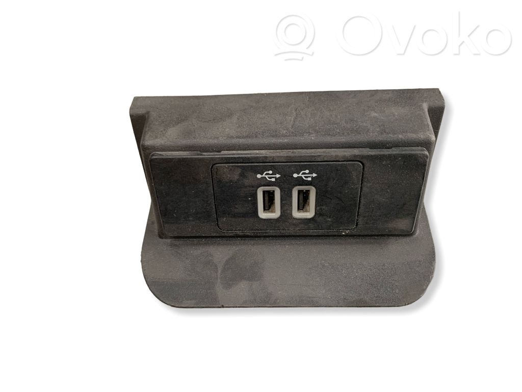 Ford Transit Custom USB socket connector 