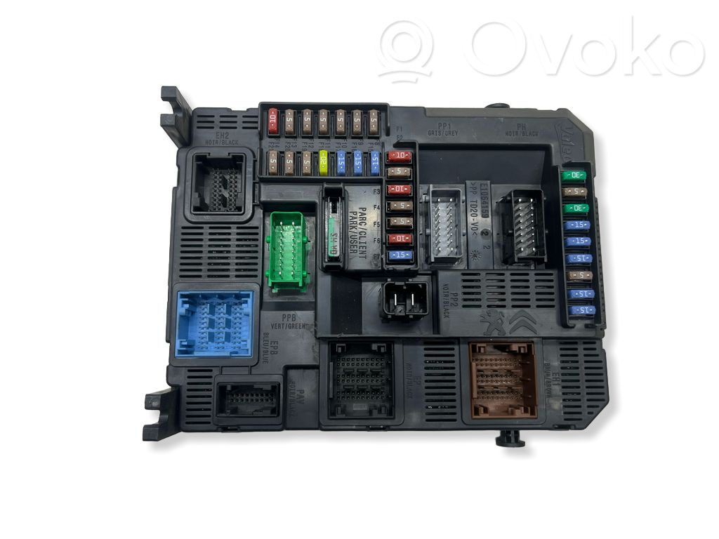 Peugeot 308 Fuse module 