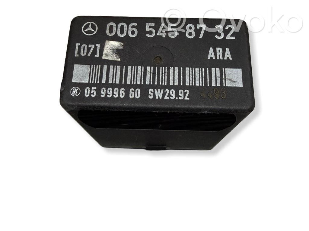 Mercedes-Benz C W202 Fuel pump relay 