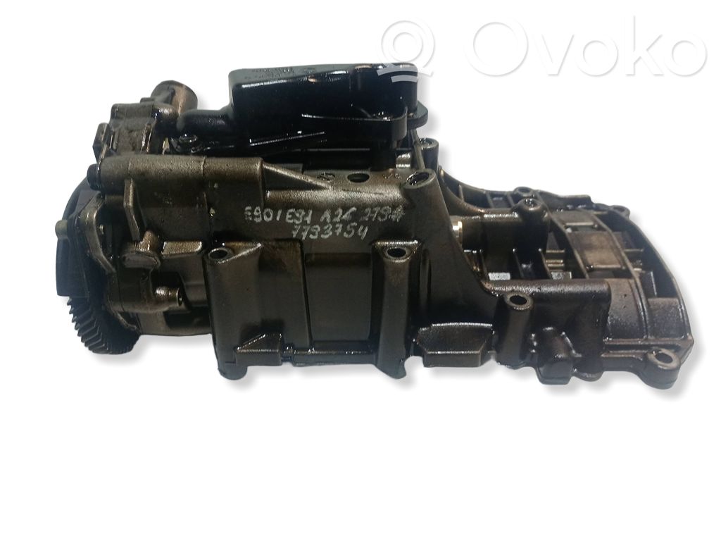 Oil pump   7793754