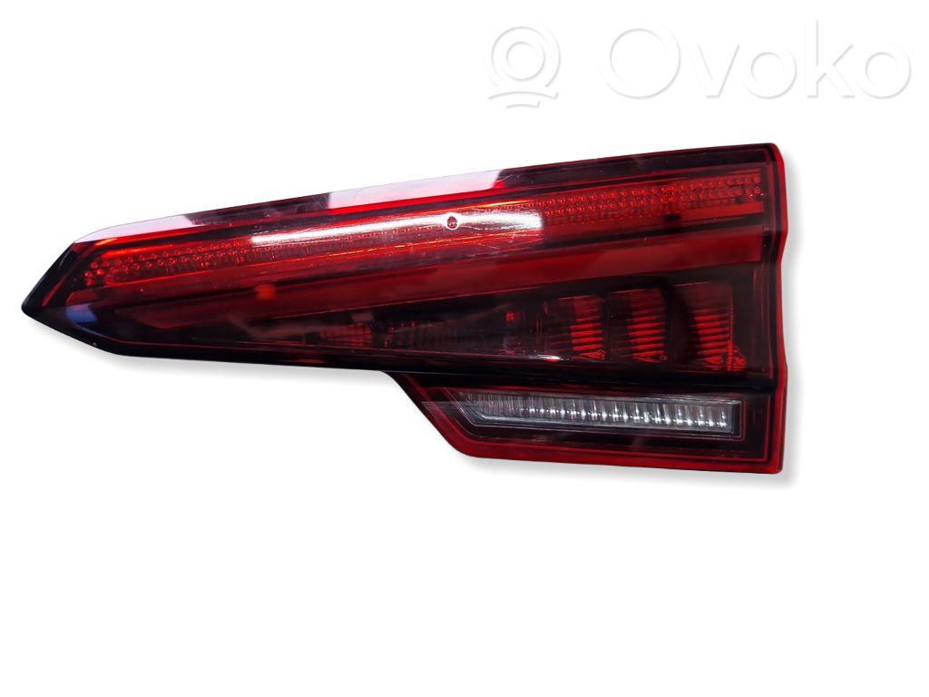 Audi A4 S4 B9 Lampy tylnej klapy bagażnika 