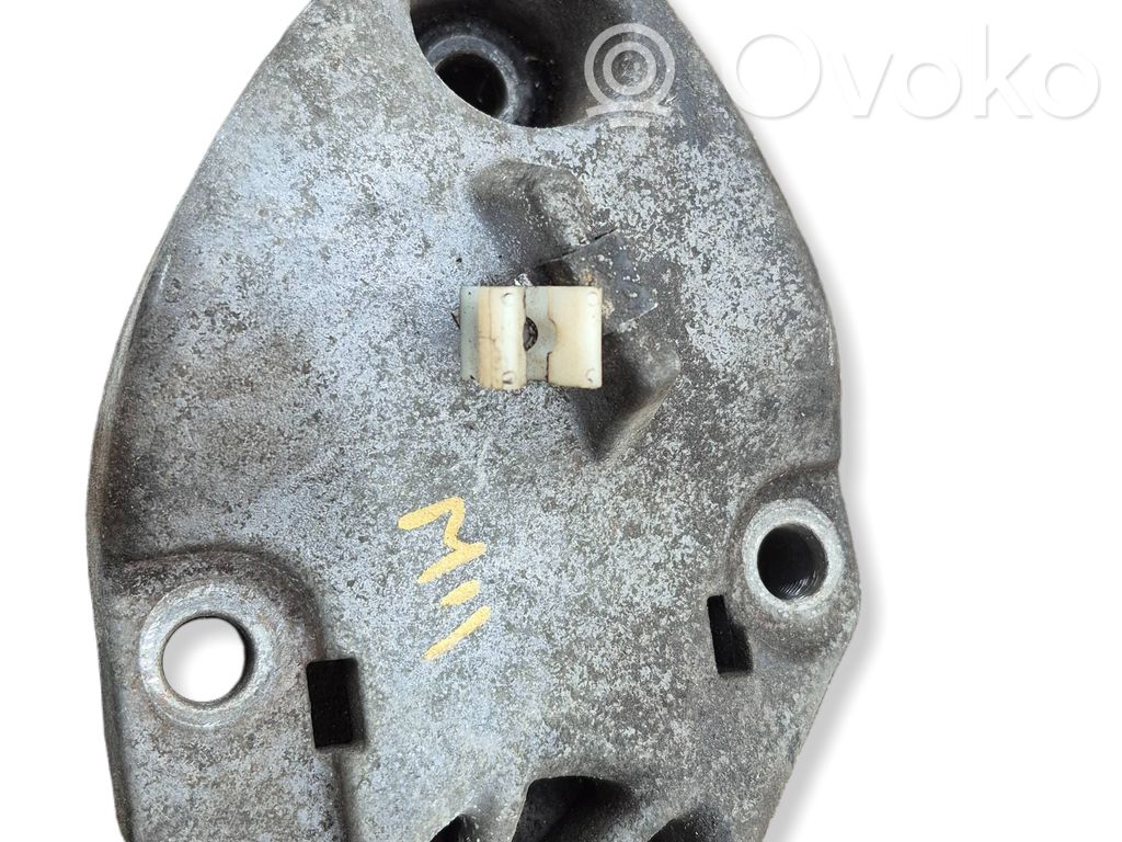 Engine mount bracket   8200027175