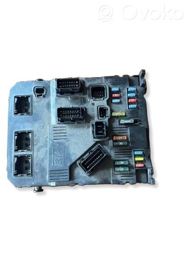 Peugeot 1007 Fuse module 
