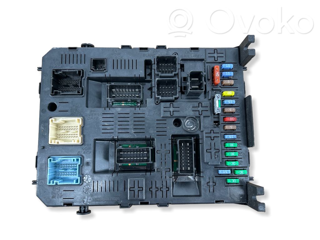 Peugeot 607 Fuse module 
