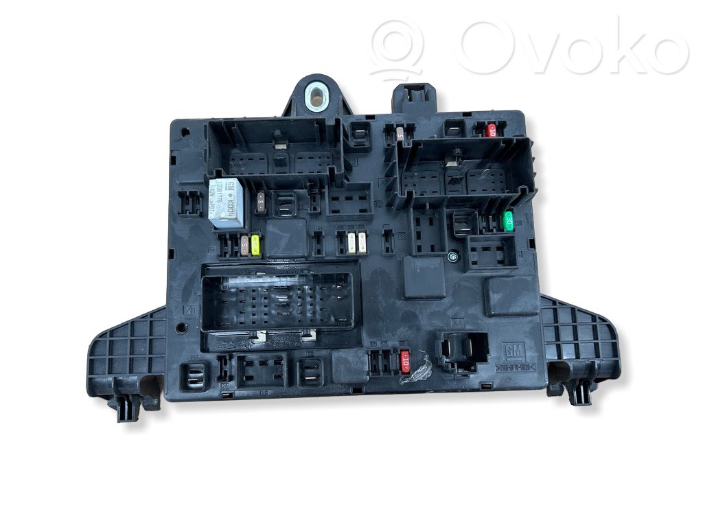 Opel Zafira C Módulo de fusible 