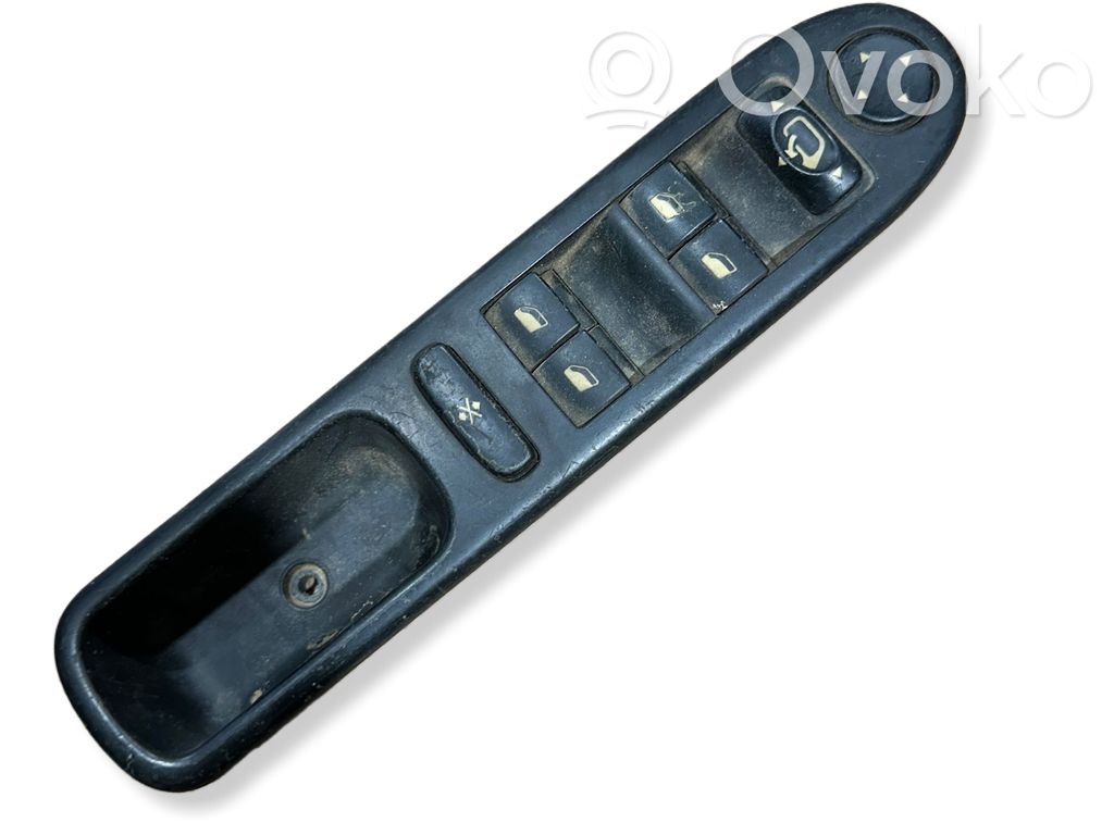 Peugeot 307 Electric window control switch 