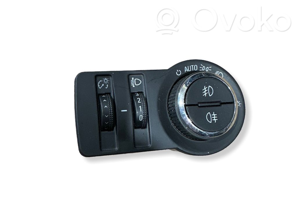 Light switch   23197912,636354