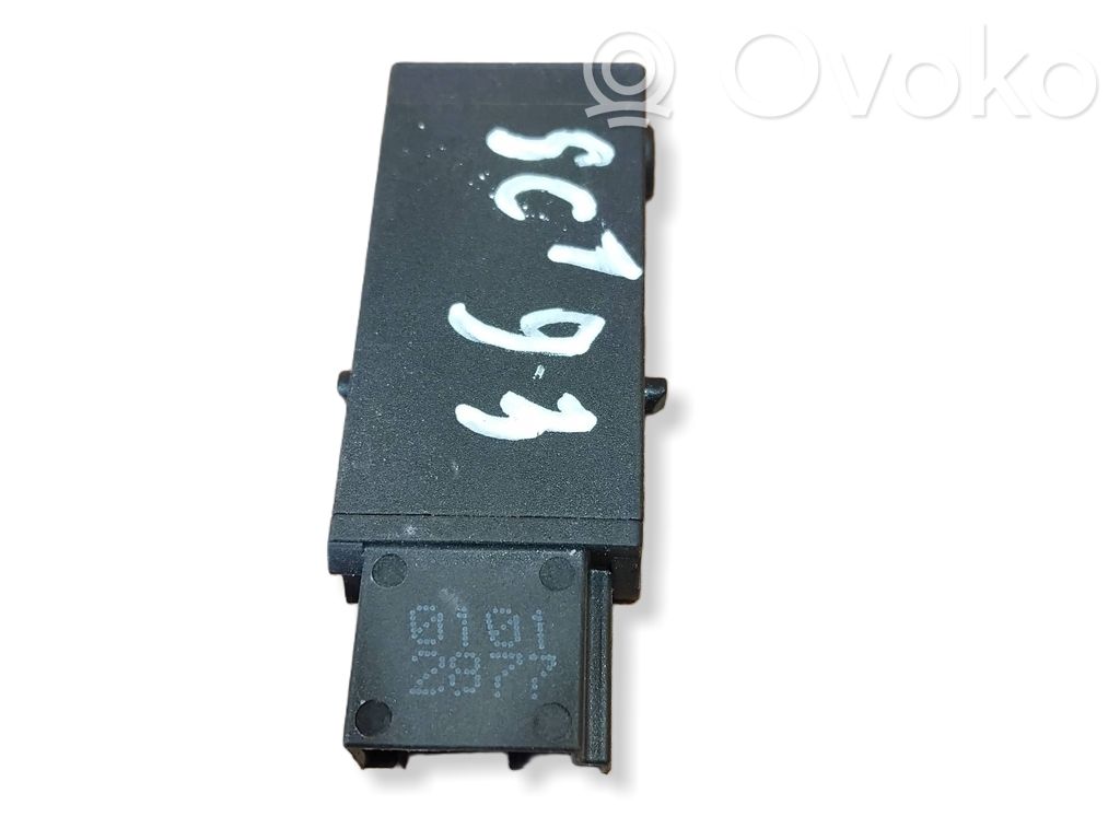 Opel Astra J Enchufe conector entrada auxiliar 