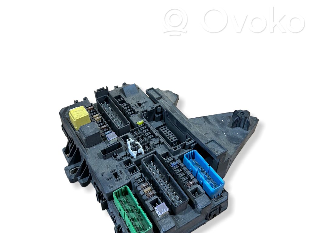 Opel Astra H Fuse module 