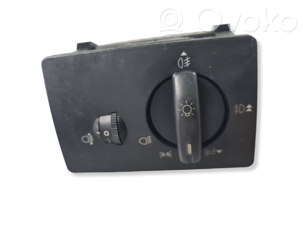 Light switch   3A024