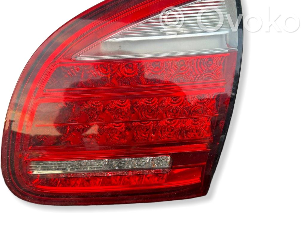 Porsche Cayenne (92A) Takaluukun takavalot 